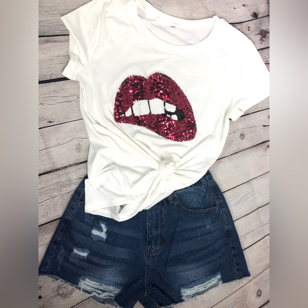 NWT! Bite My Lip Sequined Lips Top (XS/SMALL)